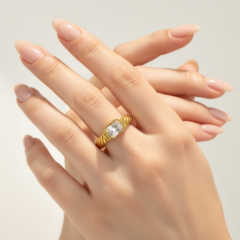 Veloura Ring